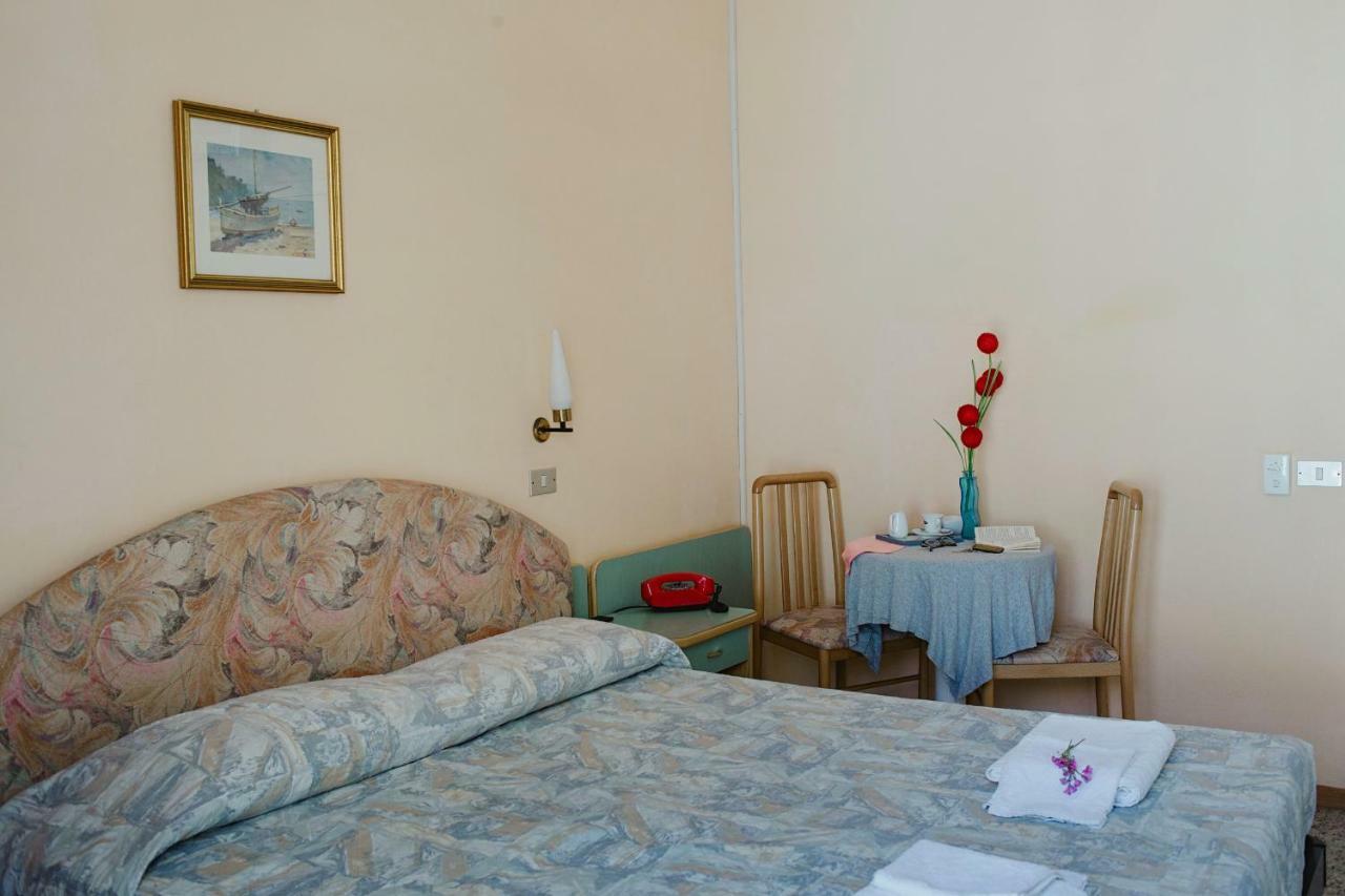 Hotel Lauretta Bellaria – Igea Marina Kültér fotó
