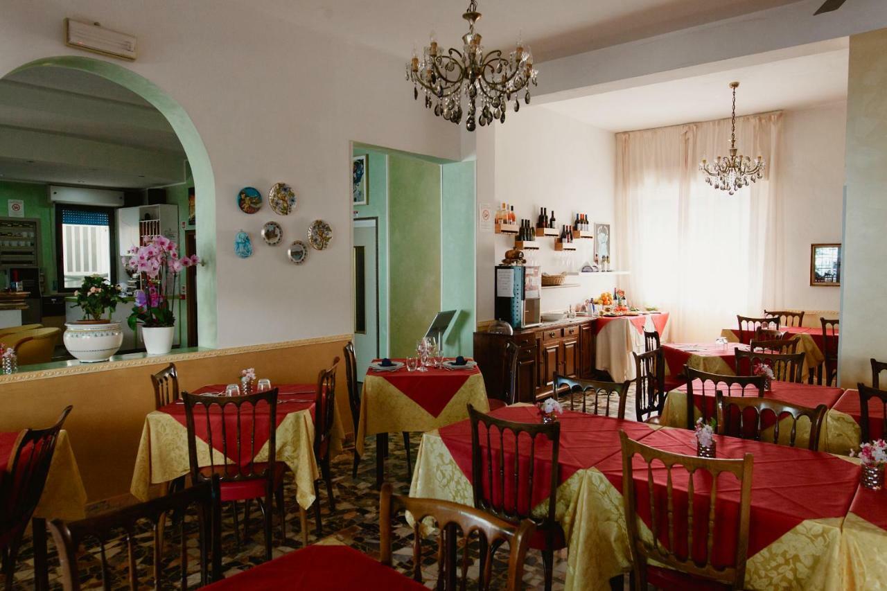 Hotel Lauretta Bellaria – Igea Marina Kültér fotó